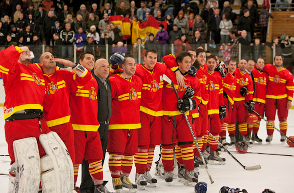 españa celebra victoria hockey hielo | FEDH | Federación Española de Deportes de Hielo