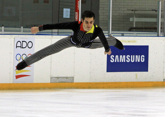 1312 Javier Fernandez Saltando PATINAJE ARTÍSTICO SOBRE HIELO | FEDH | Federación Española de Deportes de Hielo