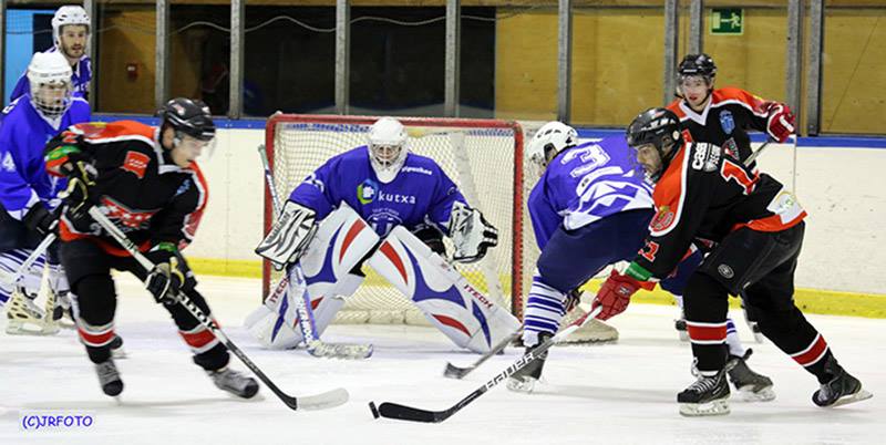 , CHH Txuri Urdin nuevo líder de la LNHH, Real Federación Española Deportes de Hielo