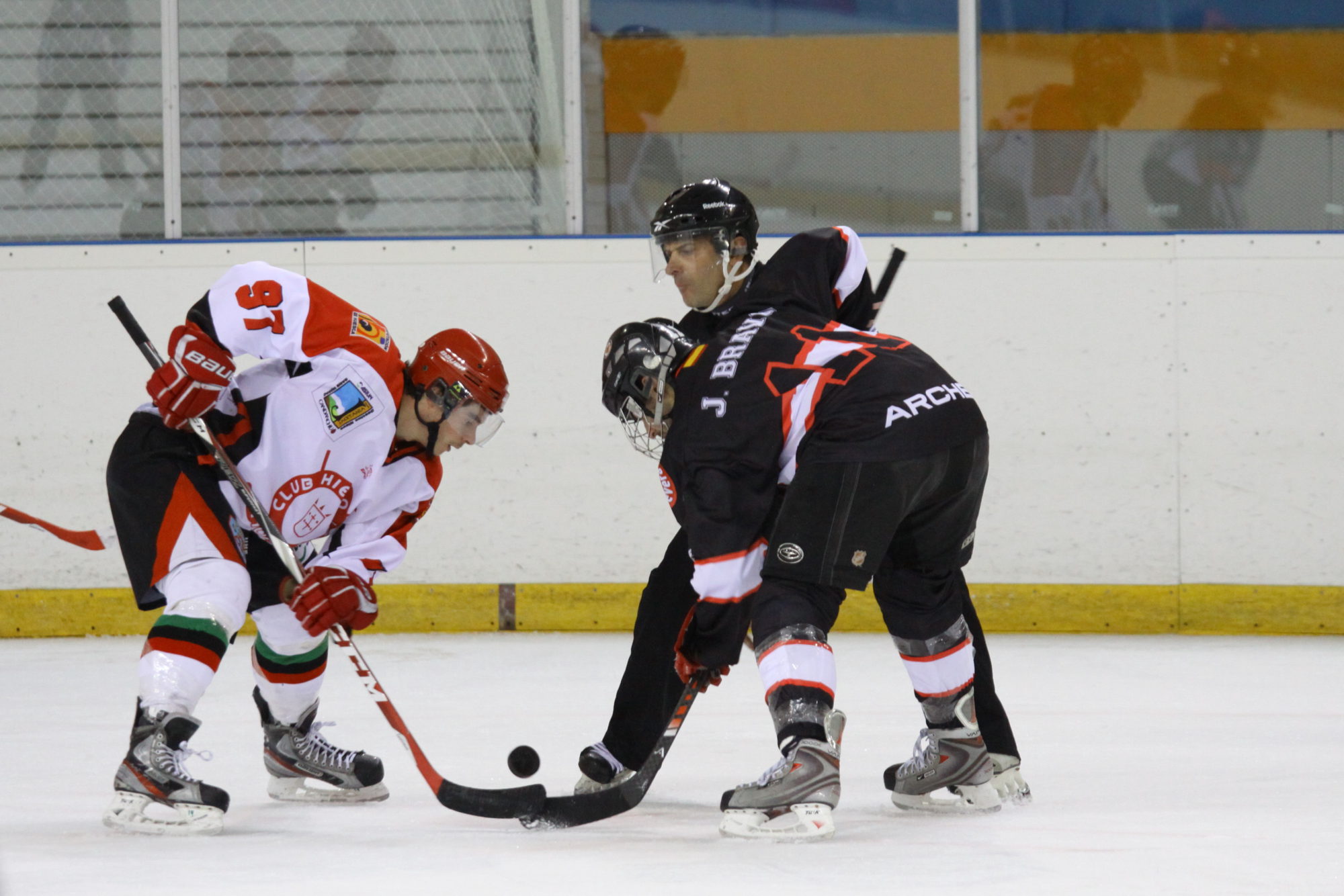 , CHH Txuri Urdin intratable en la LNHH, Real Federación Española Deportes de Hielo