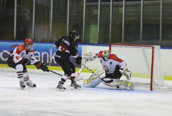, CG Puigcerdá lidera en el estreno de la LNHH, Real Federación Española Deportes de Hielo