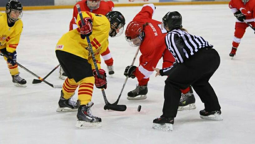 , España golea a Turquía 11-0, y ya apunta a las medallas en el mundial de Hockey Hielo femenino de Islandia., Real Federación Española Deportes de Hielo