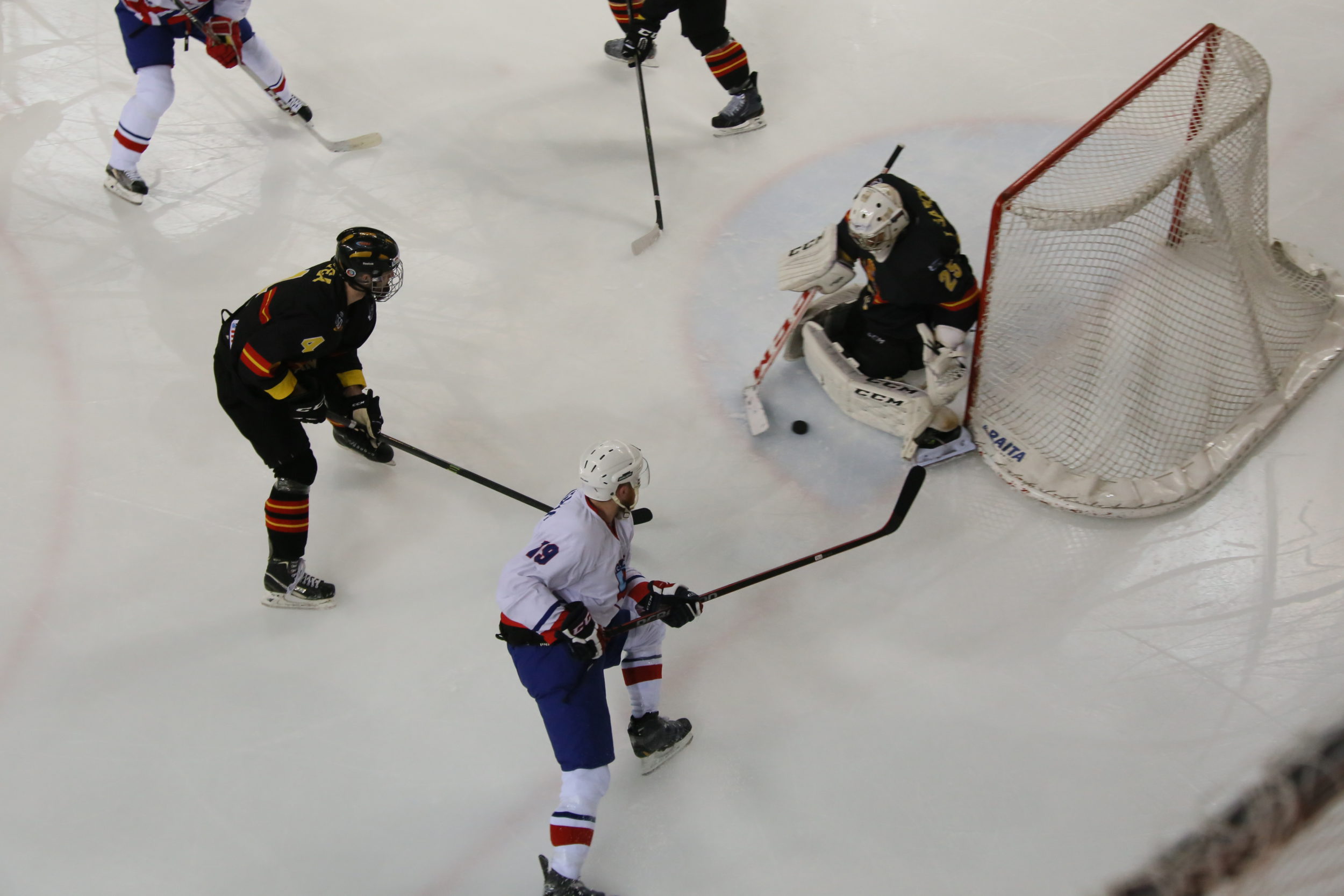 , España comienza con mal pie el mundial de Hockey Hielo absoluto, Real Federación Española Deportes de Hielo