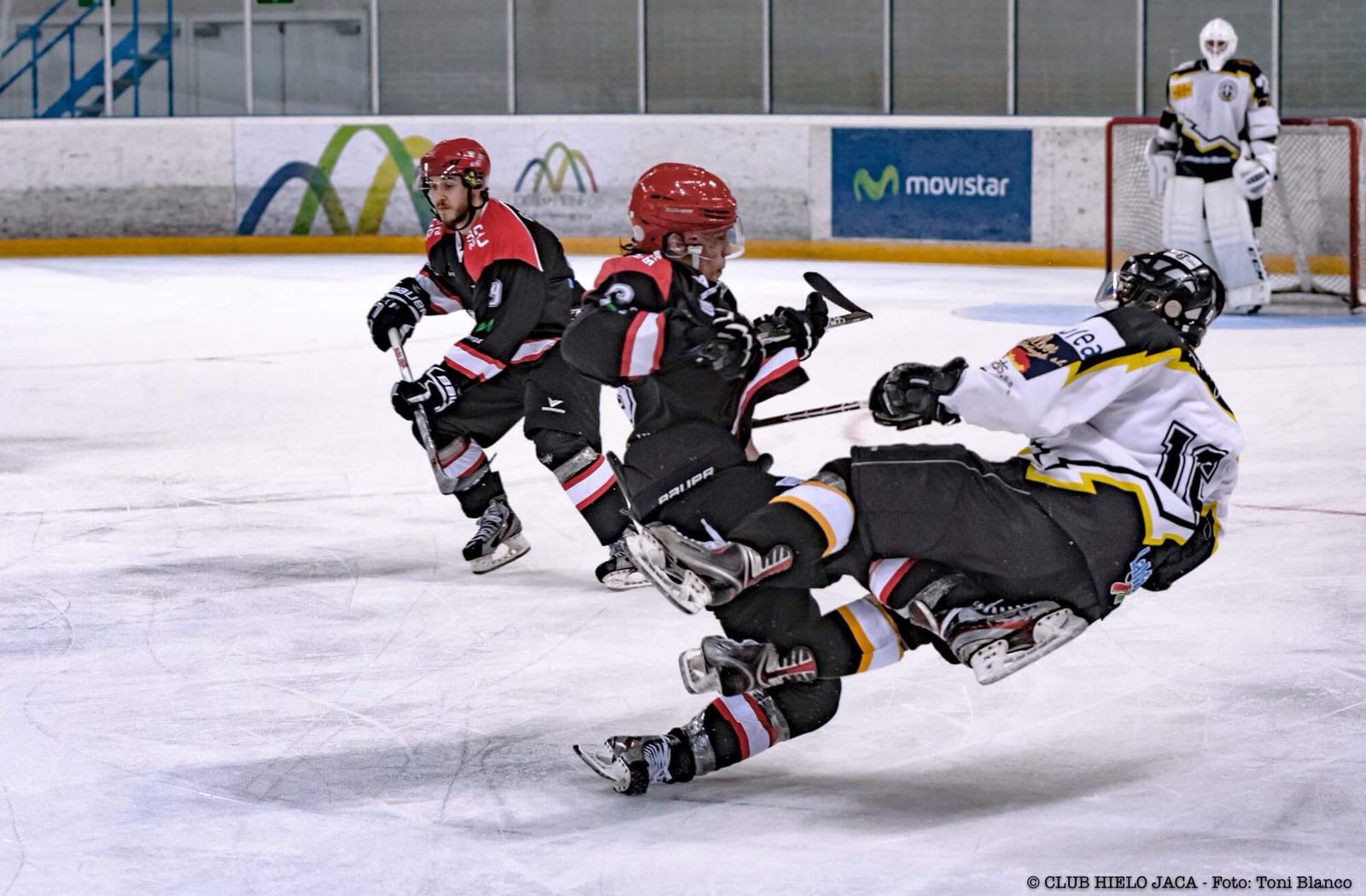 , El Puigcerdà da la sorpresa y consigue su primera victoria en la pista del Jaca, Real Federación Española Deportes de Hielo