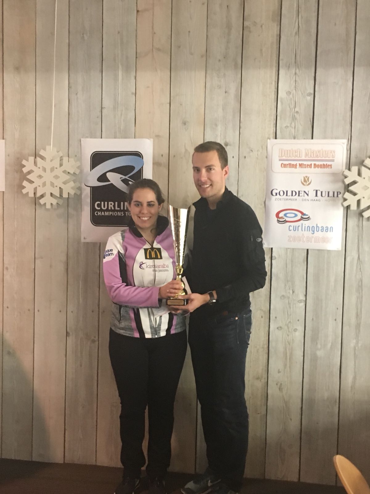 , ¡Irantzu García hace historia! Primera española en ganar un torneo del World Curling Tour, Real Federación Española Deportes de Hielo