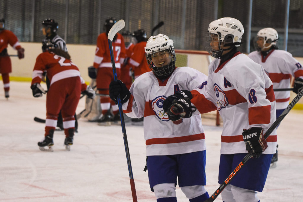 , España debuta con una victoria en el último minuto, Real Federación Española Deportes de Hielo