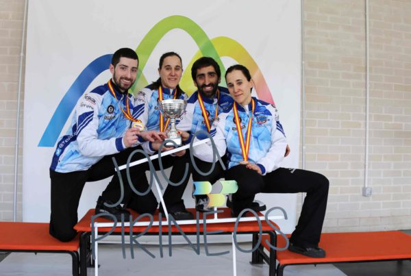 , Txuri-Berri Cafés Aitona repite como Campeón de España Mixto, Real Federación Española Deportes de Hielo