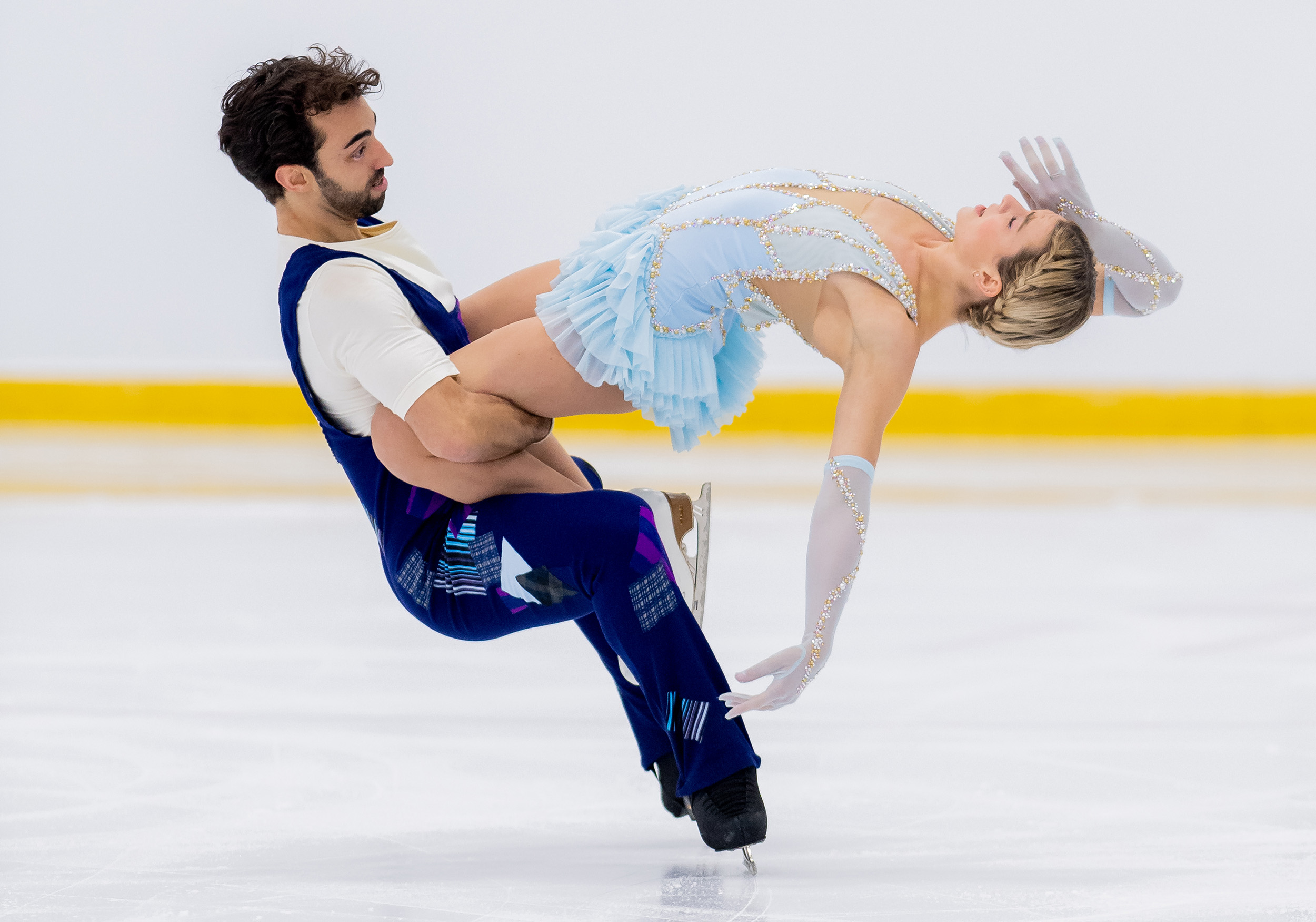 Olivia Smart, Olivia Smart y Adrián Díaz, listos para su primera exhibición de la nueva temporada, Real Federación Española Deportes de Hielo