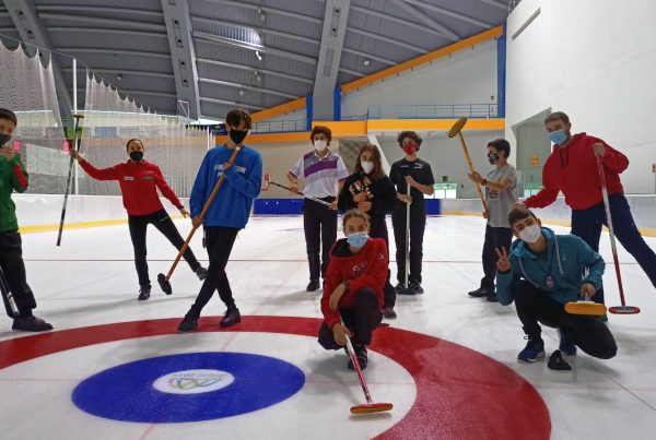 , El futuro del curling nacional completa tres días de tecnificación en Jaca, Real Federación Española Deportes de Hielo