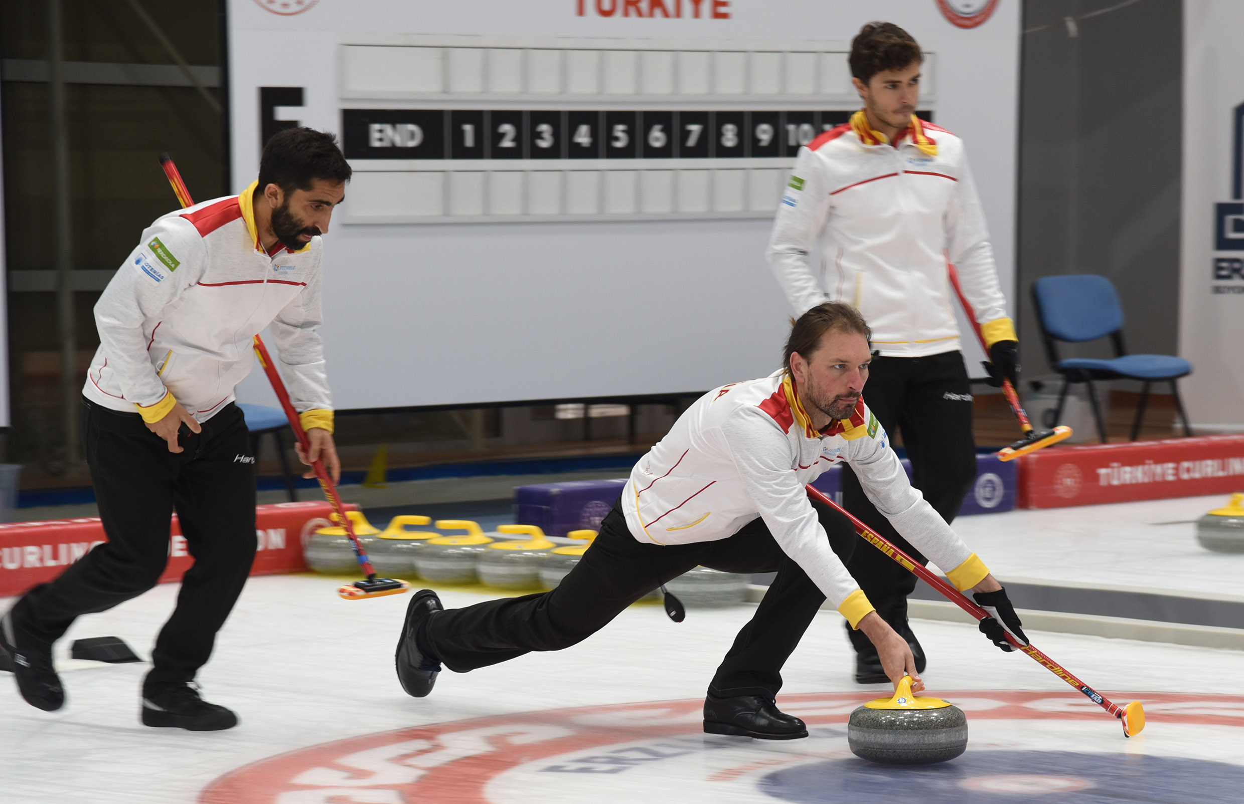 , El equipo masculino de curling acaricia la clasificación al PreOlímpico, Real Federación Española Deportes de Hielo