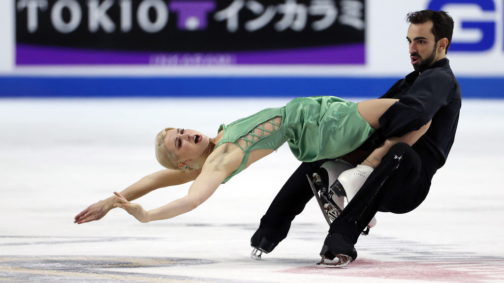 , Olivia Smart & Adrián Díaz logran su primera medalla en un ISU Grand Prix de Patinaje, Real Federación Española Deportes de Hielo