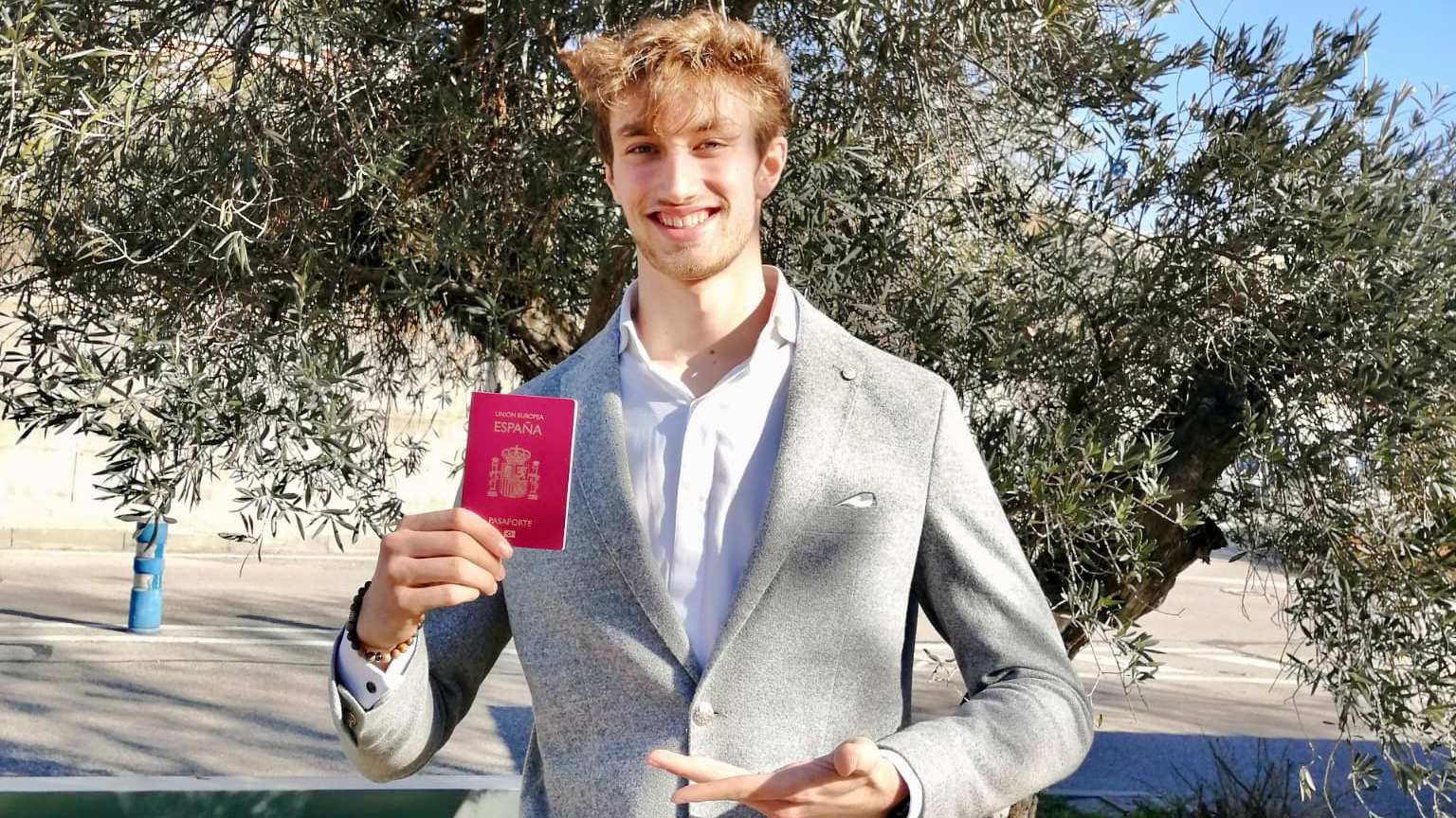 Marco Zandrón, Marco Zandrón obtiene el pasaporte español, Real Federación Española Deportes de Hielo