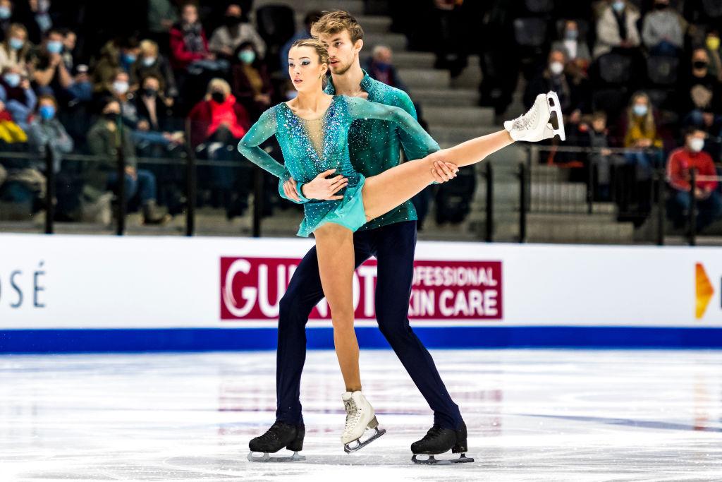 Laura Barquero, Top 10 para Laura Barquero & Marco Zandrón en su estreno Europeo, Real Federación Española Deportes de Hielo