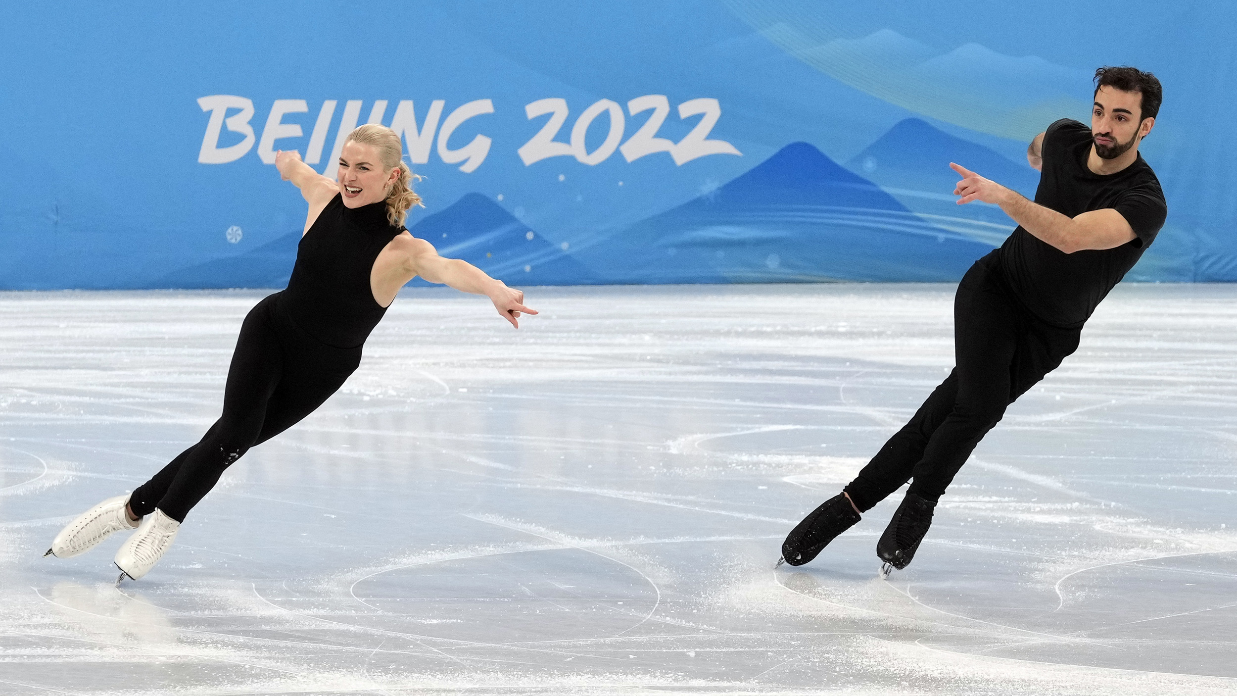 Adrián Díaz, Olivia Smart & Adrián Díaz, ante su gran reto olímpico, Real Federación Española Deportes de Hielo