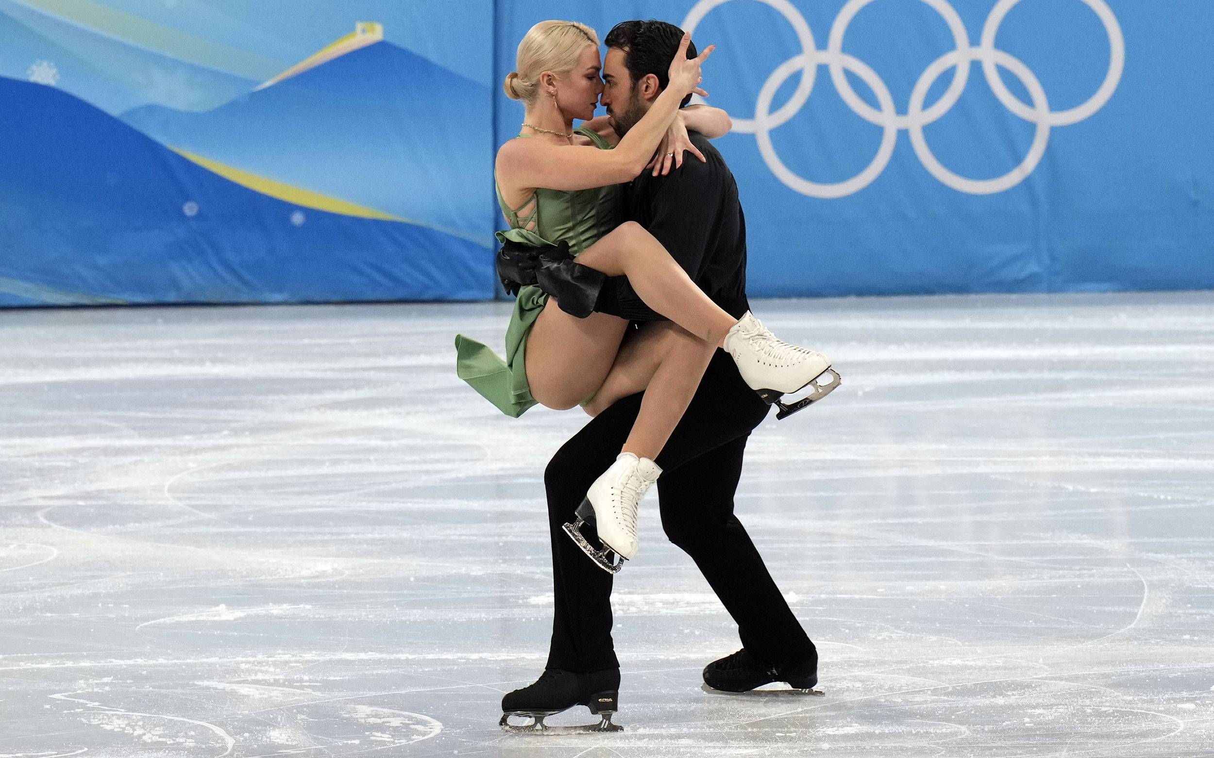 Adrián Díaz, Histórico diploma olímpico para Olivia Smart & Adrián Díaz, Real Federación Española Deportes de Hielo