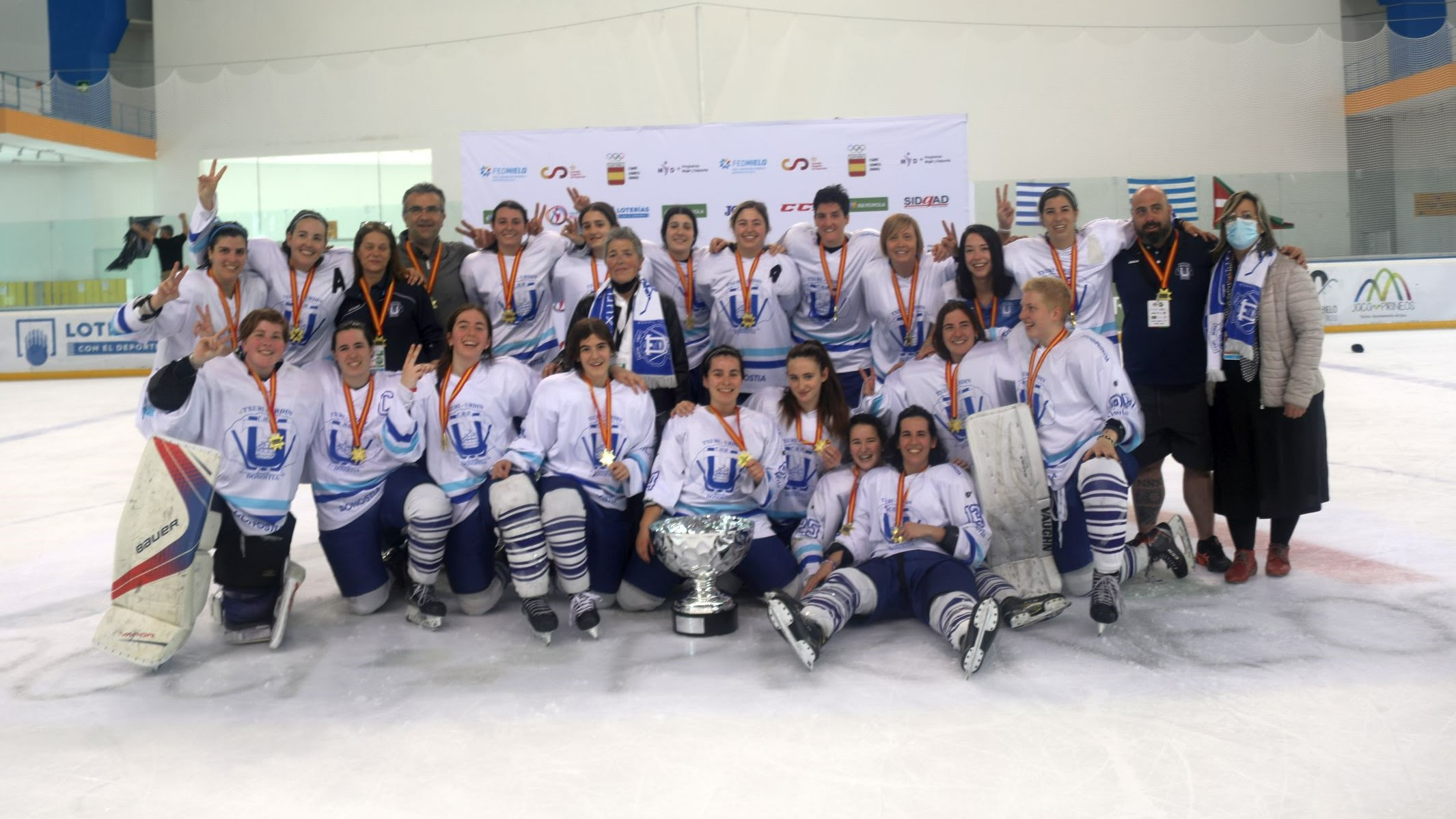 , El CHH Txuri Urdin completa un histórico doblete con la Copa de SM la Reina, Real Federación Española Deportes de Hielo