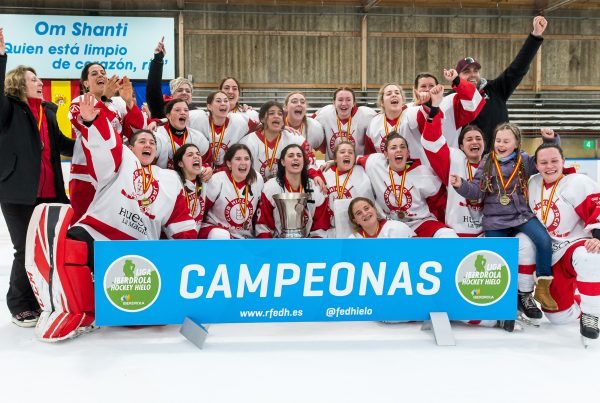 , El CH Jaca alza su primera Liga Iberdrola tras una final de infarto, Real Federación Española Deportes de Hielo