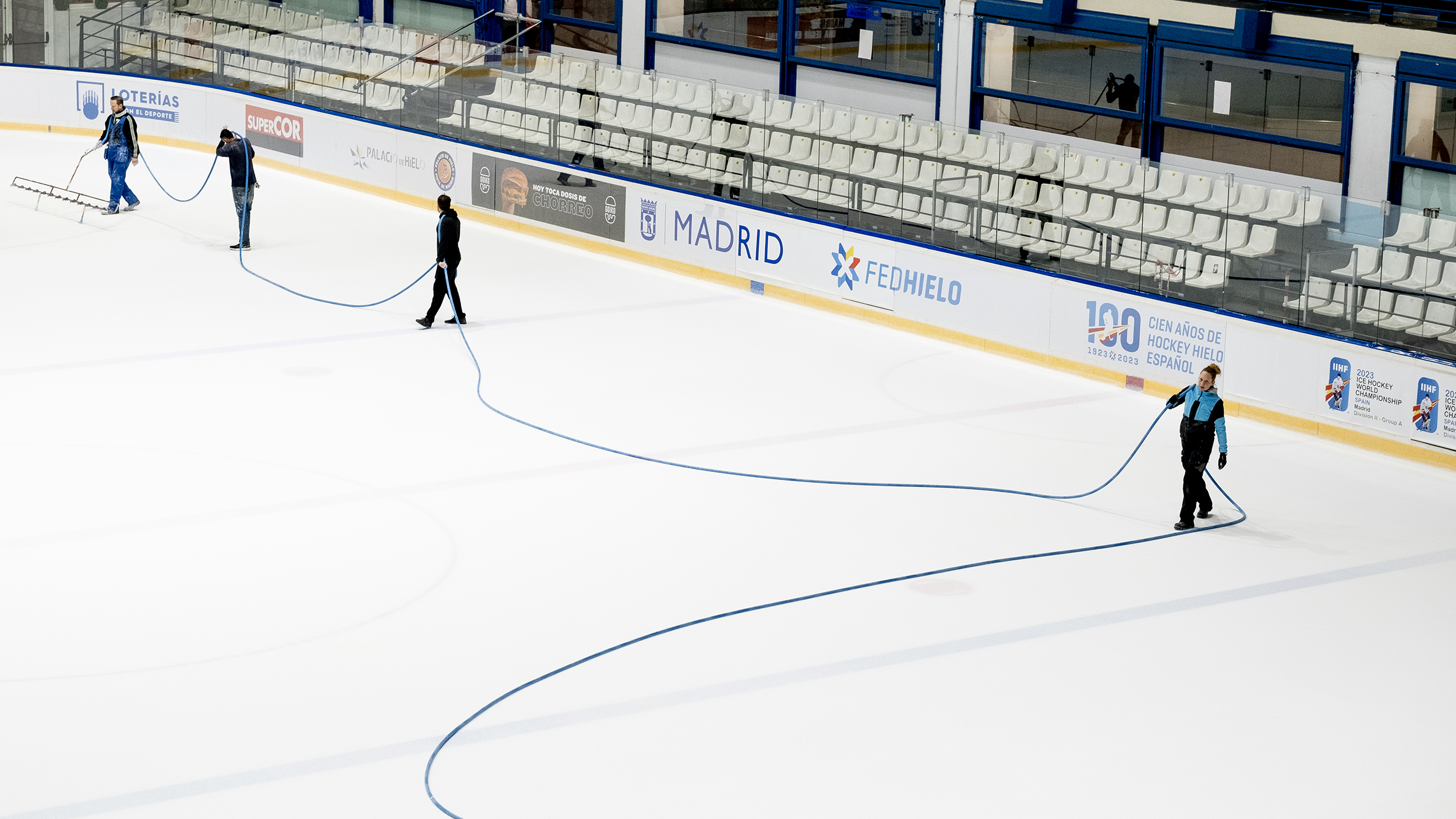 , De Finlandia a Madrid: así es la puesta a punto de la pista para el Mundial de Hockey Hielo 2023, Real Federación Española Deportes de Hielo