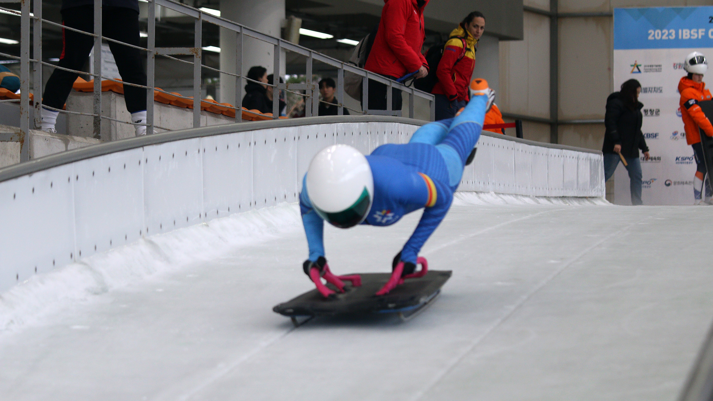 , Clara Aznar consigue la clasificación para Gangwon 2024, Real Federación Española Deportes de Hielo