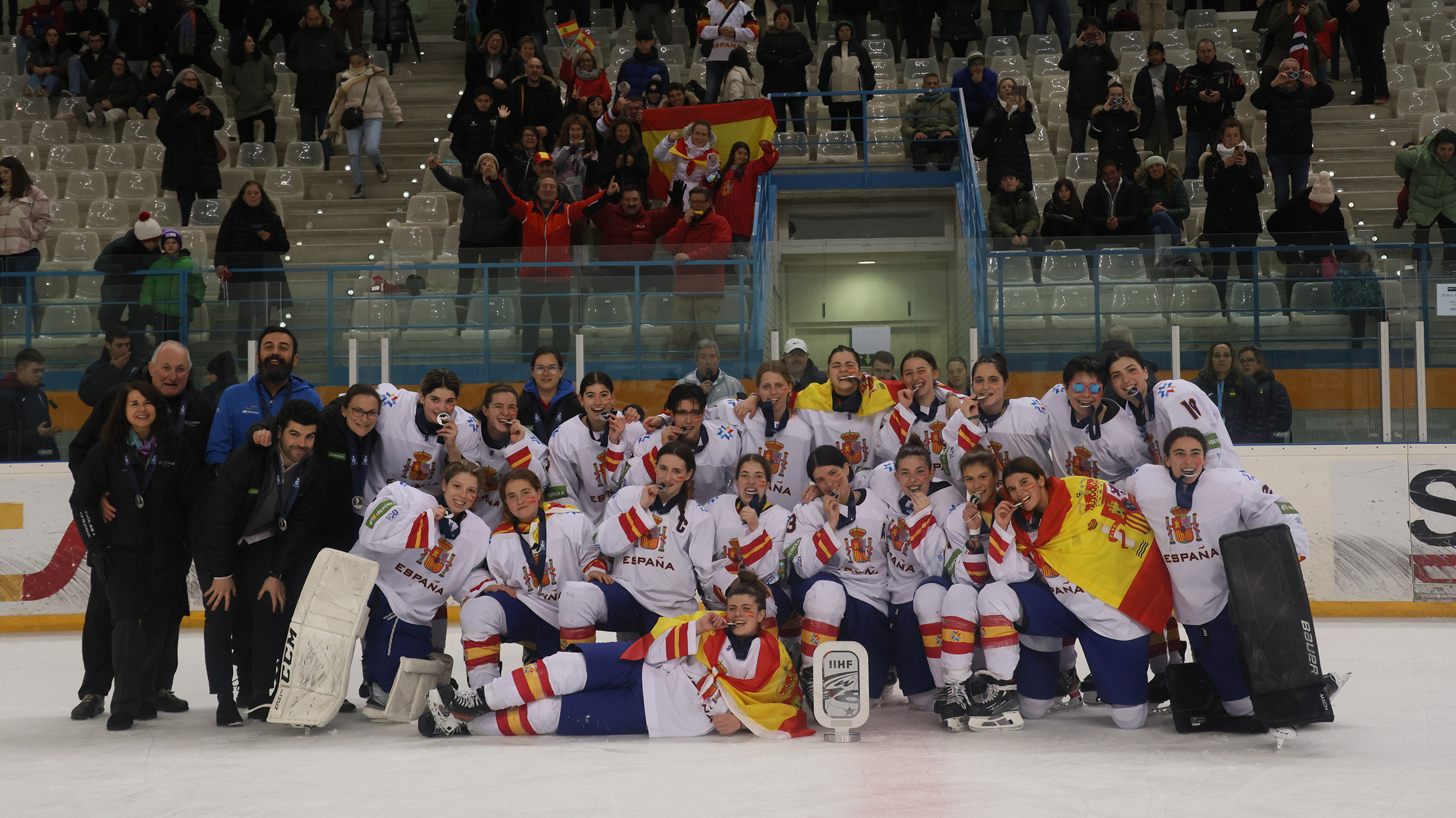 , España se cuelga la plata en el Mundial U18 Femenino de Jaca, Real Federación Española Deportes de Hielo