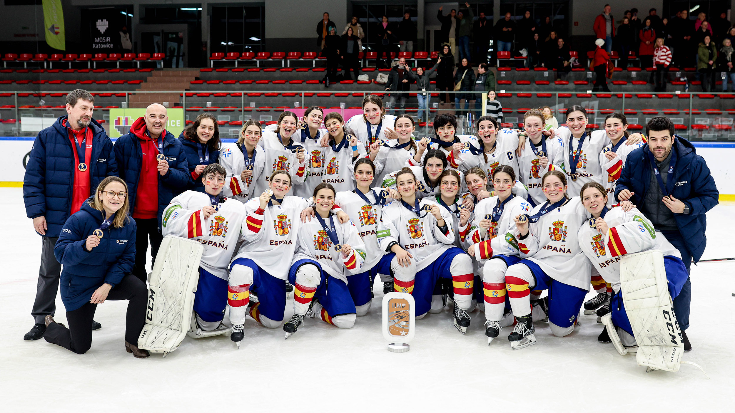 , Espa&ntilde;a logra el bronce en el Mundial de Hockey Hielo U18 femenino de Katowice, Real Federaci&oacute;n Espa&ntilde;ola Deportes de Hielo