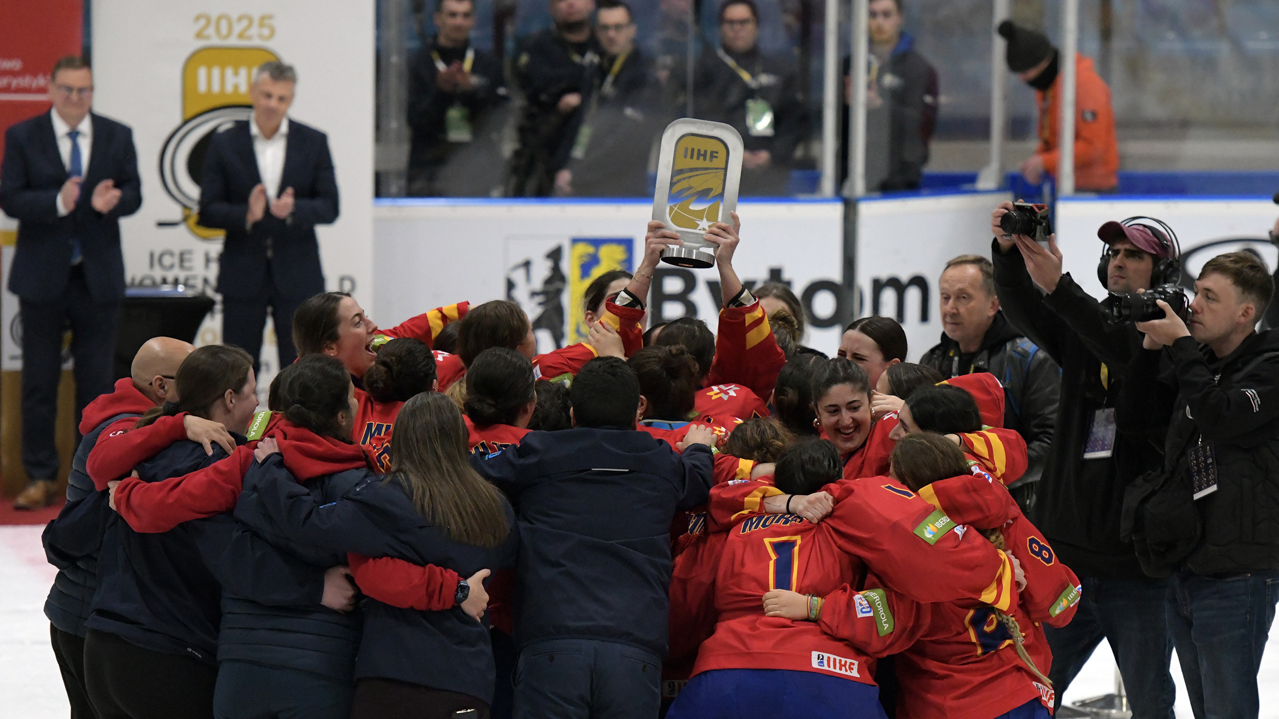 , Histórico oro para España que alcanza la División I del hockey hielo femenino, Real Federación Española Deportes de Hielo
