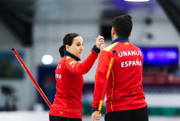 , Oihane Otaegi & Mikel Unanue, a por la primera plaza olímpica del curling español en el PreOlímpico de Kelowna, Real Federación Española Deportes de Hielo
