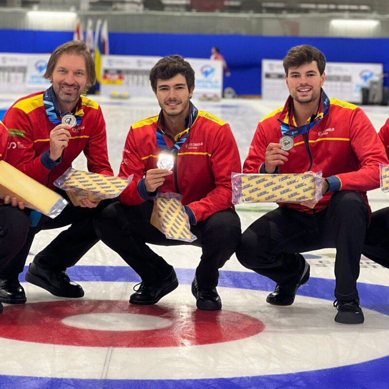 FEDHIELO, España conquista la plata en el Europeo-B y asciende a División A, Real Federación Española Deportes de Hielo