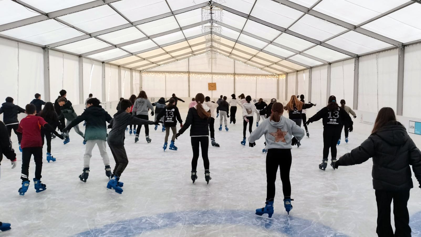 , ice4city León ya supera los 1.000 alumnos escolares inscritos en su campaña de promoción de los deportes de hielo, Real Federación Española Deportes de Hielo